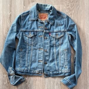 Levi's Classic Jean Jacket Size XS Medium Wash
